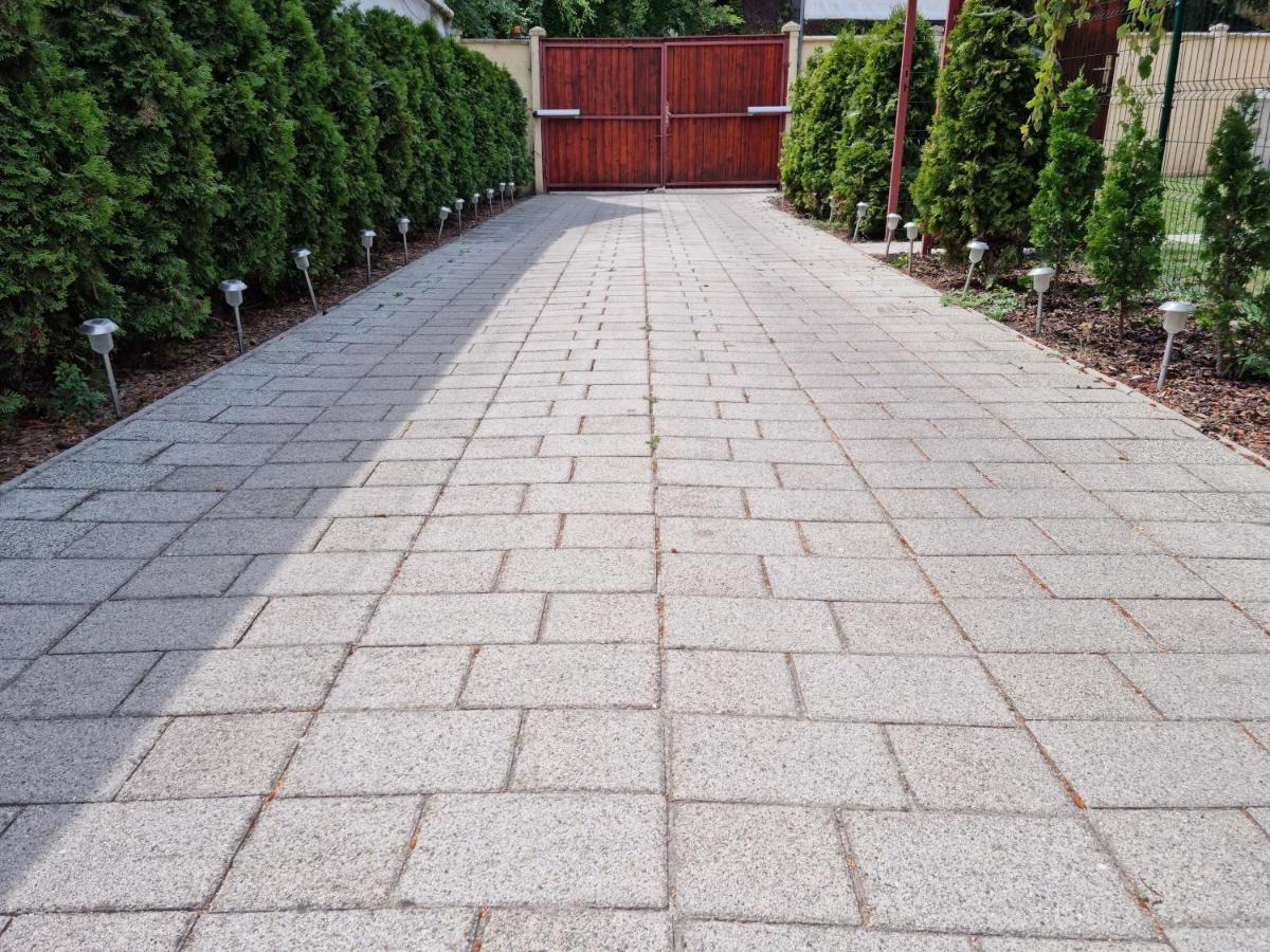 Belvarosi Pihenohaz Bekescsaba Exterior foto