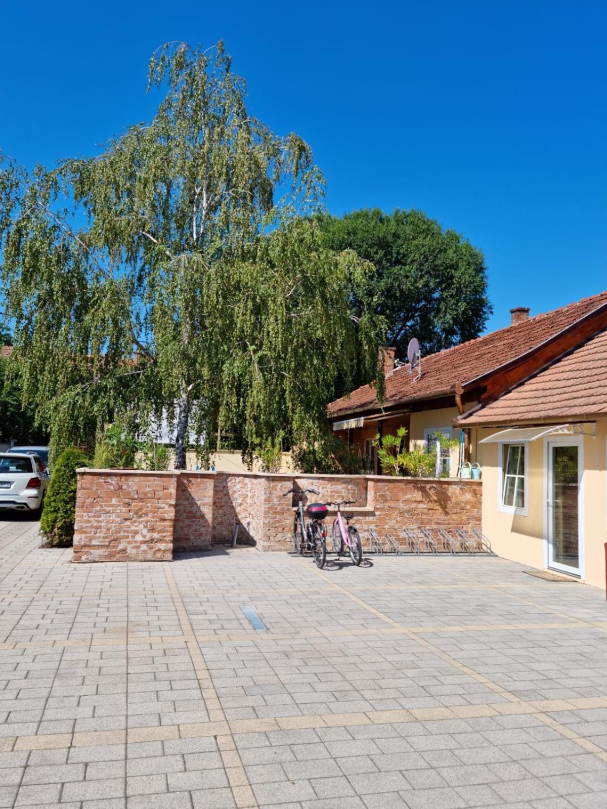 Belvarosi Pihenohaz Bekescsaba Exterior foto